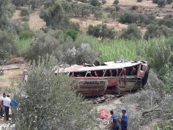 فاجعة مؤلمة…انقلاب حافلة لنقل المسافرين بتاونات